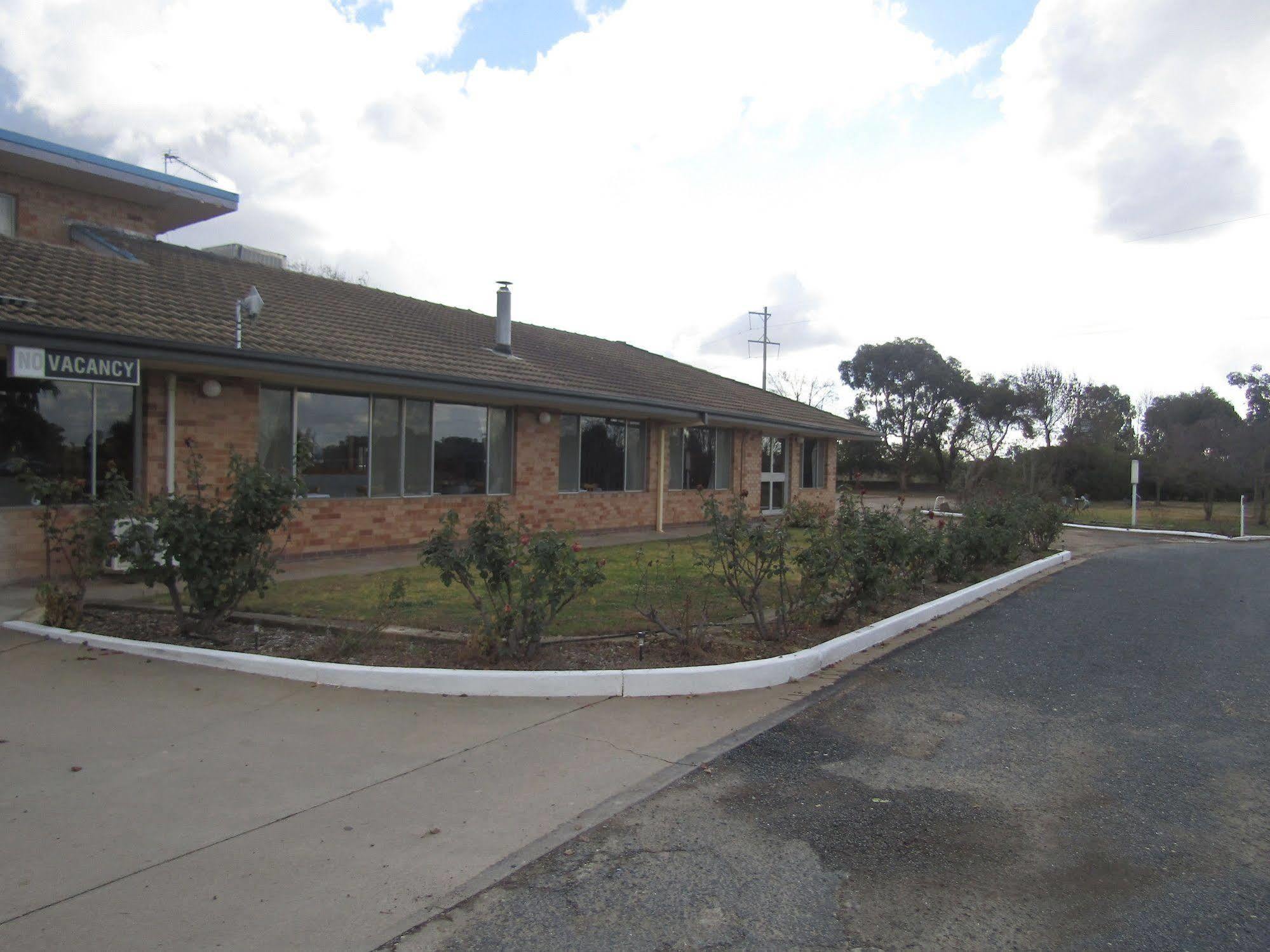 Allonville Gardens Motel ウォガウォガ エクステリア 写真